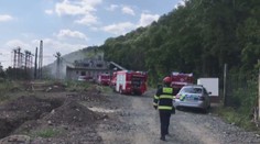 V Praze hořela napájecí stanice. Ve vlaku zůstalo uvězněných 75 lidí