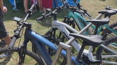 Přibývá nehod na elektrokolech. Nejčastěji bourají senioři