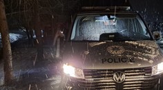 Před domem na Českobudějovicku našli dvě mrtvoly. Policie nařídila pitvu