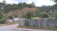 Lidé u stavby se už týdny pořádně nevyspali! Firma pracuje v noci