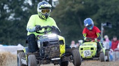 Závod sekaček jako slavná F1. Návrat ke kořenům, směje se komentátor Fabry