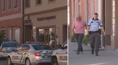 Zloděj přepadl muže se zbraní v ruce. Ukradl mu hodně peněz!