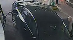 Řidič odjel s tankovací pistolí v nádrži! Zapomněl, že ji tam má