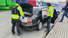 Muž přes Česko převážel auto plné cigaret. Prý si chtěl přivydělat
