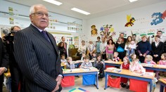 Děti ve školních lavicích si naposledy užijí Klause i Livii