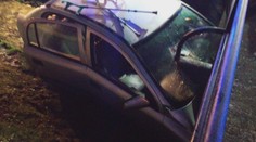 Tragická nehoda na Pardubicku. Auto skončilo v potoku pod mostem
