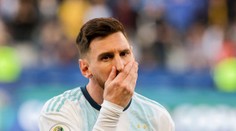 Messiho krušný večírek: Chtěli ho zbít, odešel v doprovodu ochranky