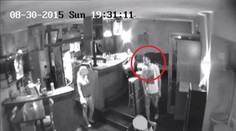 Poznáváte tohoto muže? Policie ho hledá kvůli znásilnění! VIDEO