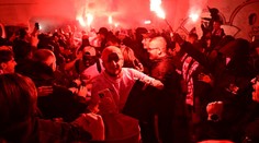 Divoké oslavy Slavie: Řehák se světlicí, pivo teklo proudem i hymna LM