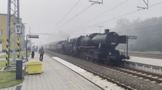 Orlickými horami projel unikátní jídelní vůz Ringhoffer. Za den urazí 200 kilometrů