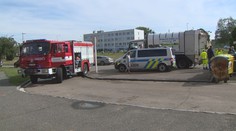 Popelářské auto zachytilo seniora, lékaři se snaží zachránit mu ruku