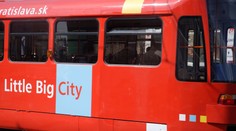 Na Slovensku vyhlásili boj covidu: V tramvajích mají lidé raději mlčet
