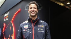 Daniel Ricciardo je zpět ve formuli 1, nahradí nováčka De Vriese