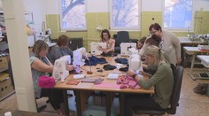 Šití začíná být opět in. Krejčovské kurzy jsou plné na měsíce dopředu