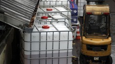 Likérky jely na dvě směny: Ve dne legální alkohol, v noci "černý"