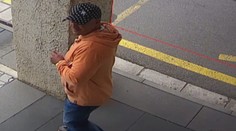 Neznámý muž vykradl nemocnici, pak napadl sanitáře. Policie po něm pátrá