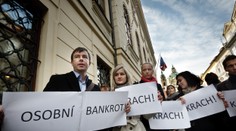 FINANČNÍ RÁDCE: Srazily vás dluhy na kolena? Poradíme, jak na to!