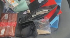 Kokain, steroidy, pervitin. Policejní hlídka měla v Praze rušný víkend