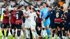 Facka, provokace i strkanice. Vinícius čelil hráči, který na něj má pifku