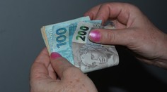 Brazilka chtěla strýcovy peníze. Přivezla ho do banky mrtvého na vozíku