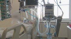 S koronavirem muž (64) bojoval 16 dní na JIP, stále se potýká s následky