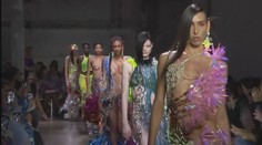 Týden módy v Paříži skončil. Modely předvedla i manželka Beckhama