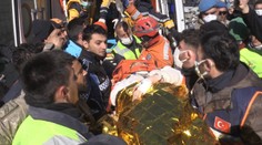 Deset dní po zemětřesení vyprostili z trosek mladou dívku, rodina jí už chystala hrob