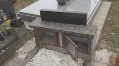 Rozbil urny a vysypal popel. Policie pátrá po neznámém vandalovi ze hřbitova