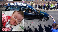 Stovky lidí se rozloučily s Alfiem. Otec mu na pohřbu splnil přání