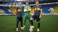 Je to dres, nebo vánoční svetr? Fotbalová liga uvidí opravdový unikát