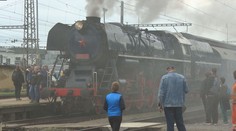 Parní lokomotiva se vrátila na Slovensko. Fanoušci se s ní svezli až do Brna