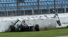 VIDEO: Schumacher udělal z formule hromadu šrotu