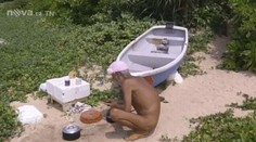Novodobý Robinson! Nudista žije na opuštěném ostrově