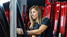 Ledeckou čeká start v Rakousku, letos chce zazářit i v "obřáku"