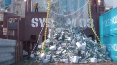 Obrovské síťové pytle čistí oceán. Tuny plastu zmizí z vody během pár minut
