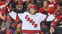 Nečas v NHL protáhl blyštivou sérii, Edmonton vyděsilo zranění McDavida