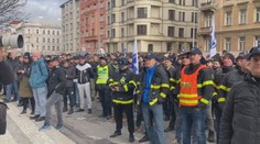 Pískot a bučení na ministra Rakušana. Policisté i hasiči v Praze zahájili protesty