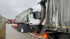 Dálnici D5 ucpala nehoda kamionů. Jeden řidič skončil v nemocnici
