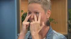 Lektorka předvedla cviky z obličejové jógy. Pomáhají proti vráskám