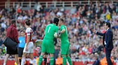 Čech se zranil a střídal. Arsenal však i popáté v řadě vyhrál!