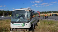 U Plzně se srazil autobus s autem, šest lidí skončilo v nemocnici