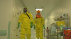 Expert řekl, proč muž s možnou nákazou eboly míří do Čech. Existují dva důvody