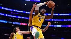 Lakers postoupili do play-off až v prodloužení, dál jde i Krejčího Atlanta