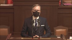 Sněmovnu ovládly interpelace. Není pravda, že nic neděláme, bránil se Fiala