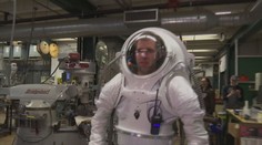 NASA ukázala nový vesmírný oblek pro misi na Rudou planetu