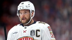 Další velká rána pro obhájce Stanley Cupu. Kapitán Floridy se zranil na tréninku
