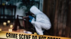 Rozvod a hádky o peníze. Pobodanou ženu manžel pohřbil zaživa