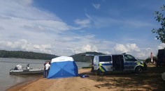 Na břehu Orlíku našli mrtvého muže. Zřejmě jde o zmizelého vodáka