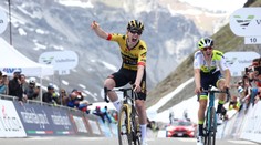 Skandál v silniční cyklistice. Hned 31 jezdců se do kopce nechalo táhnout