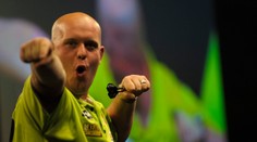 Velká jízda šampiónů! Van Gerwen a Anderson nedali soupeřům šanci